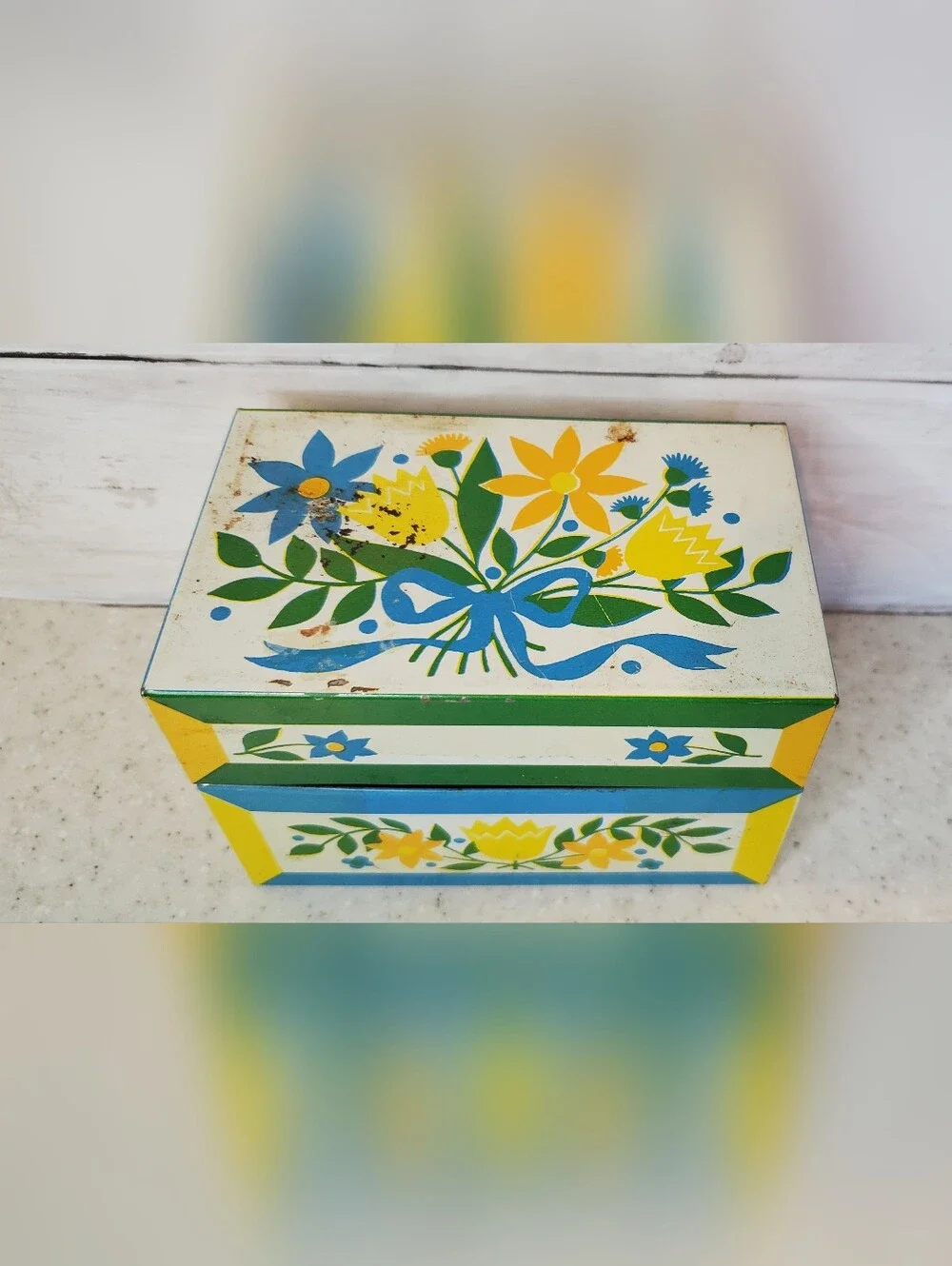 Vintage MCM Metal Recipe Box Floral Cottagecore Grandmacore Kitchen Storage Tin